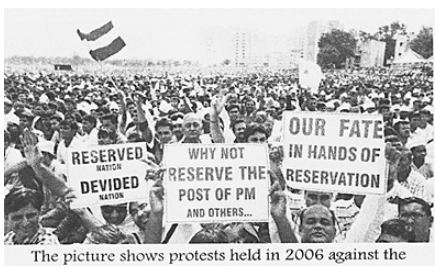 A large crowd of people holding signs

Description automatically generated with medium confidence